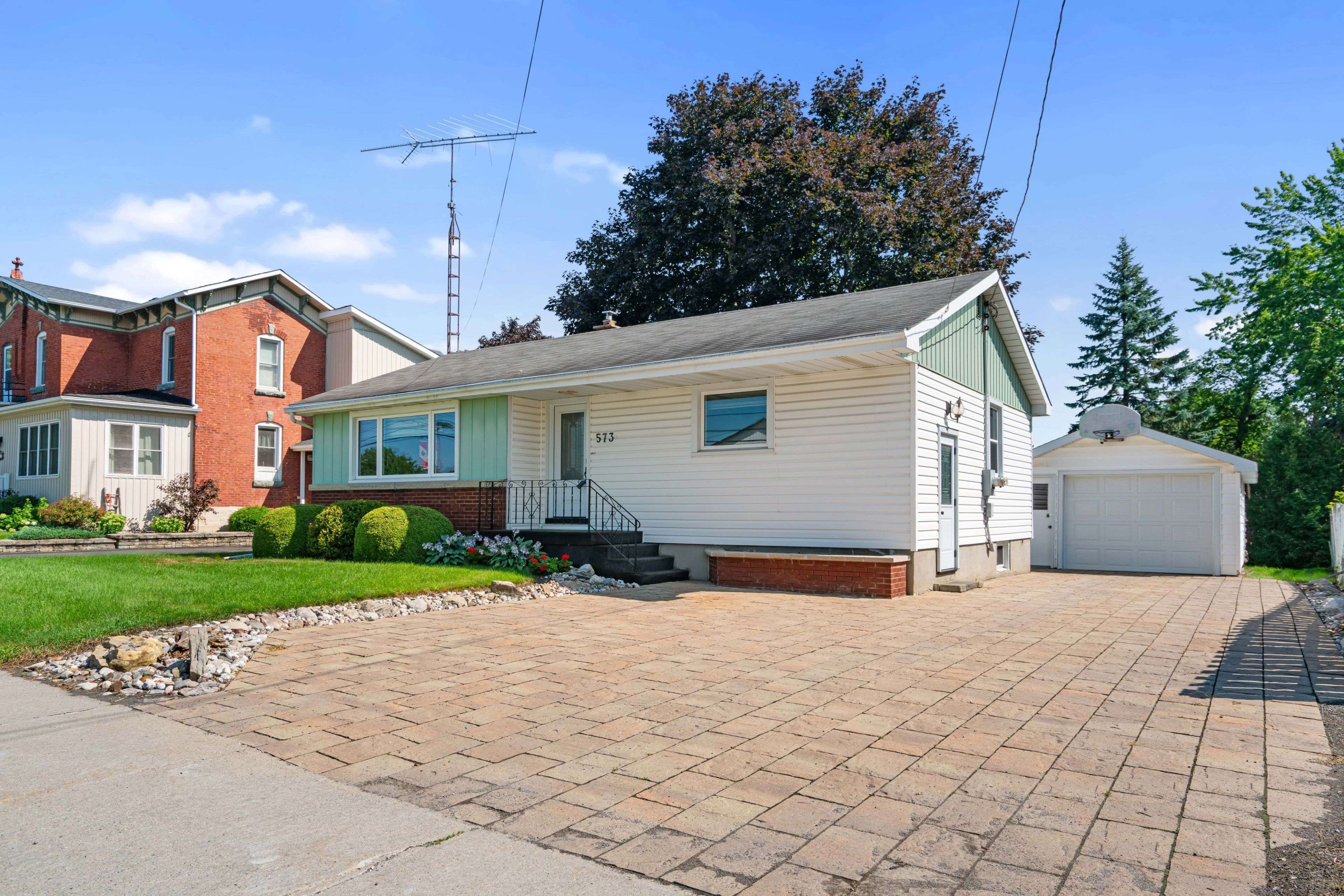 573 St Lawrence ST, North Dundas, ON K0C 2K0