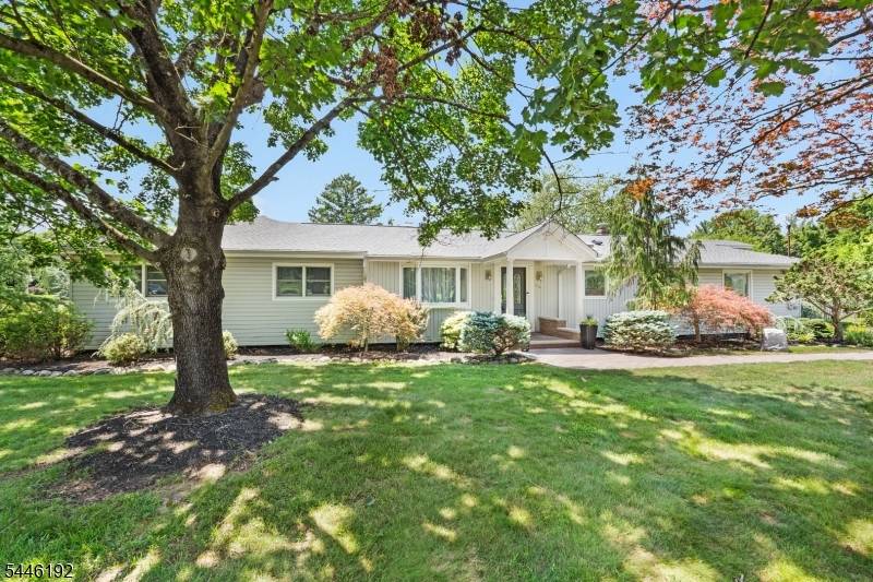 216 Glen Crest Dr, Branchburg Twp., NJ 08853