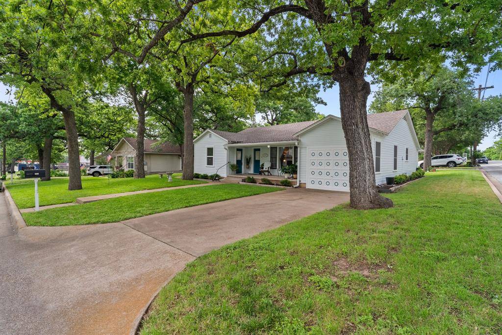 119 W Akard Street, Weatherford, TX 76086