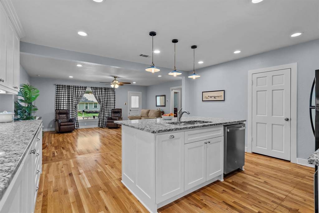 119 W Akard Street, Weatherford, TX 76086