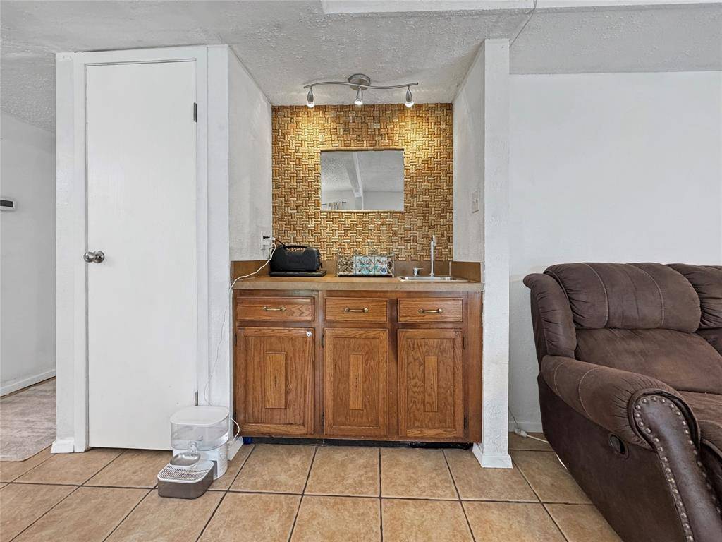 6217 Barcelona Drive, Arlington, TX 76016