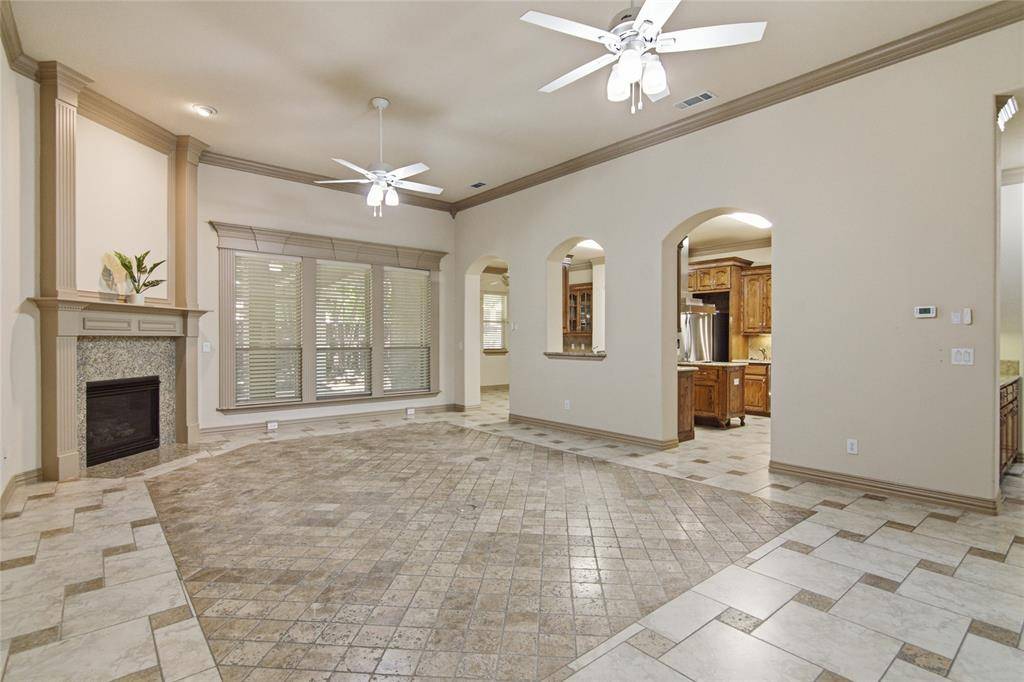 502 Lismore Drive, Mansfield, TX 76063