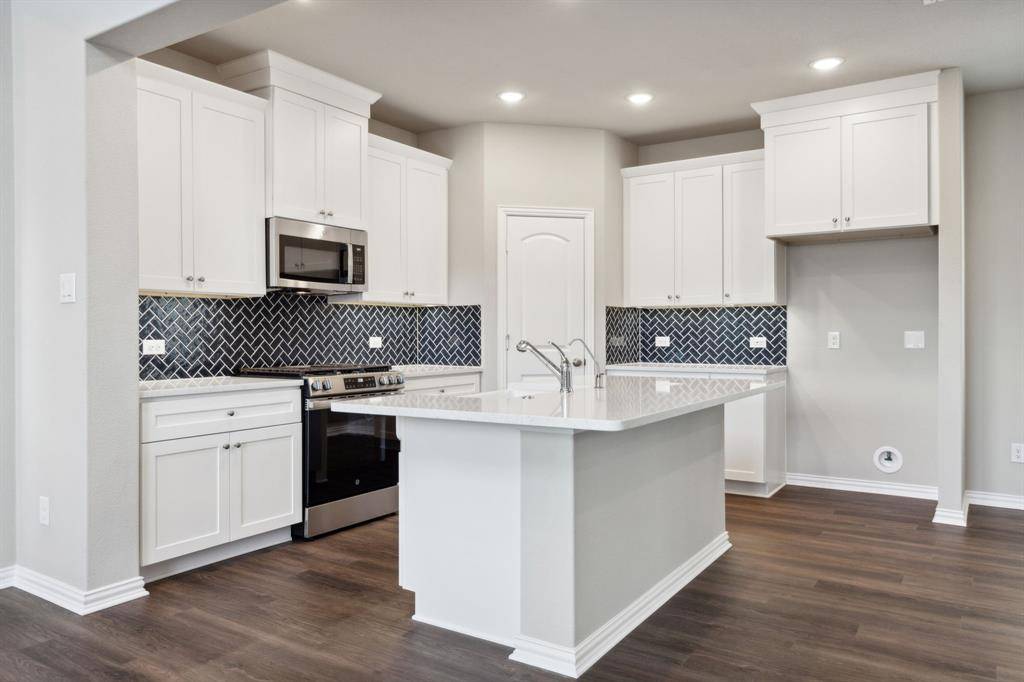 2001 Lone Oak Trail, Mesquite, TX 75181
