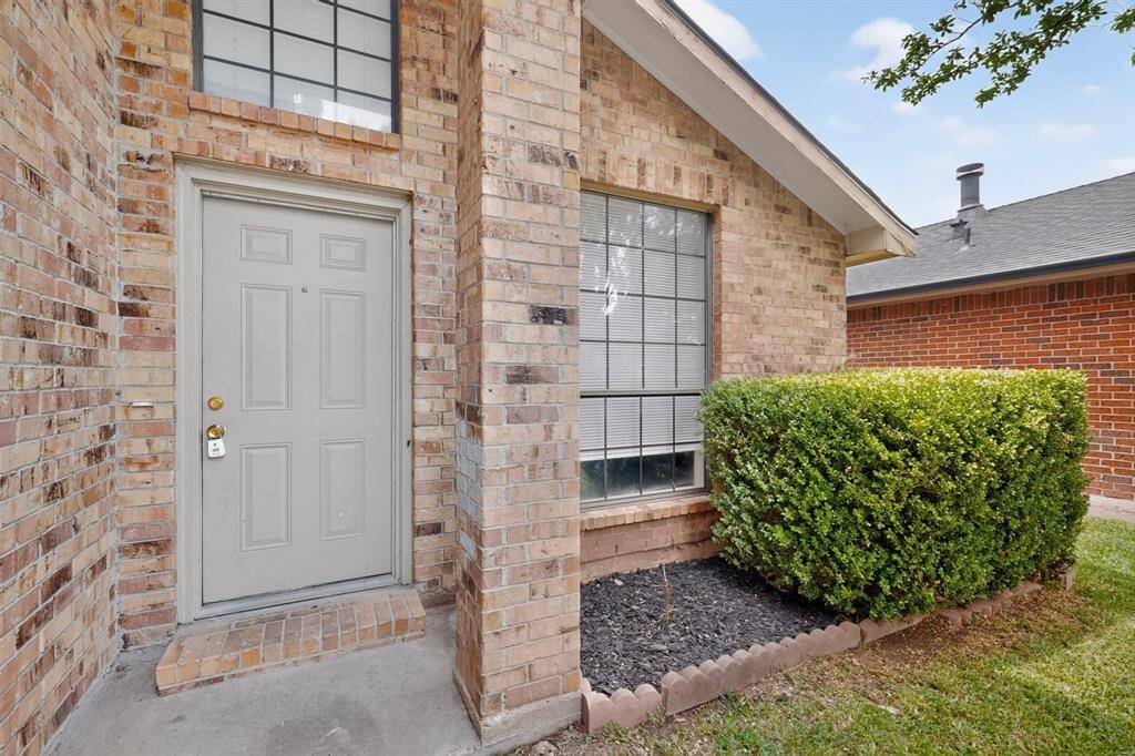 2521 Winter Oak Street, Dallas, TX 75227