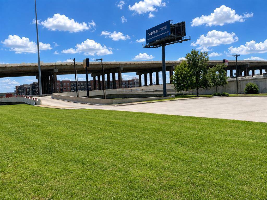 1039 N Interstate 35 Highway N #E, Carrollton, TX 75006