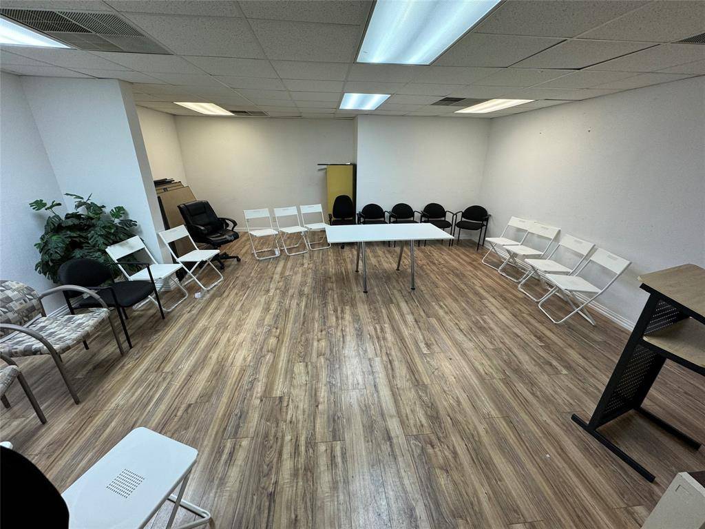 1039 N Interstate 35 Highway N #E, Carrollton, TX 75006