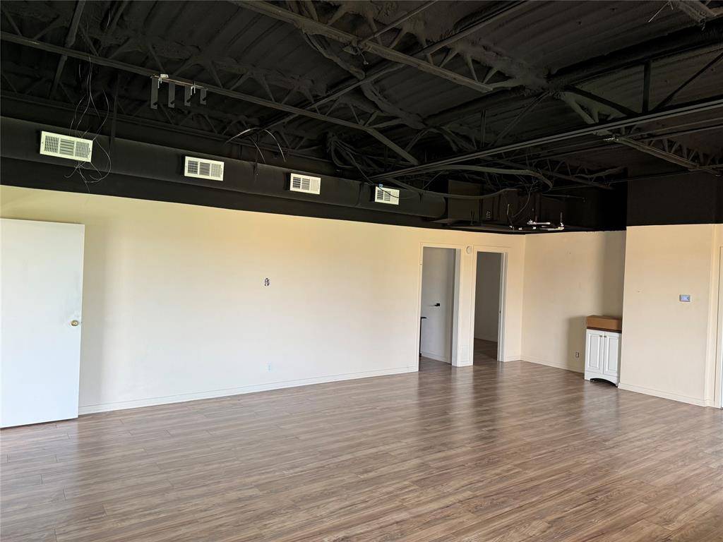 1039 N Interstate 35 Highway N #E, Carrollton, TX 75006