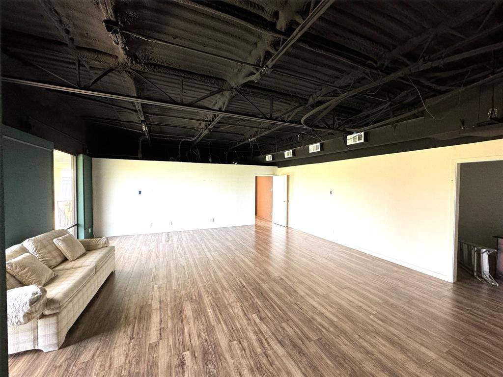 1039 N Interstate 35 Highway N #E, Carrollton, TX 75006