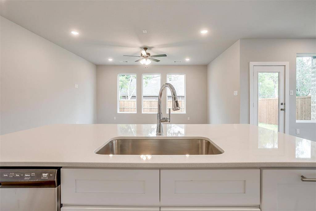 4525 Hogans Alley Drive, Arlington, TX 76001