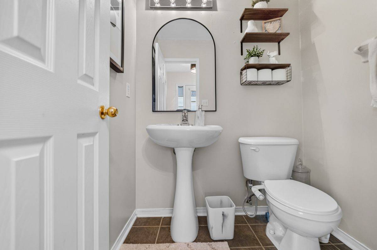 1110 DAVIS LN, Milton, ON L9T 5P9