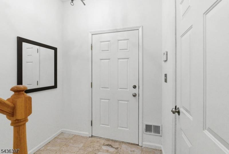 131 Brittany Ct, Clifton City, NJ 07013