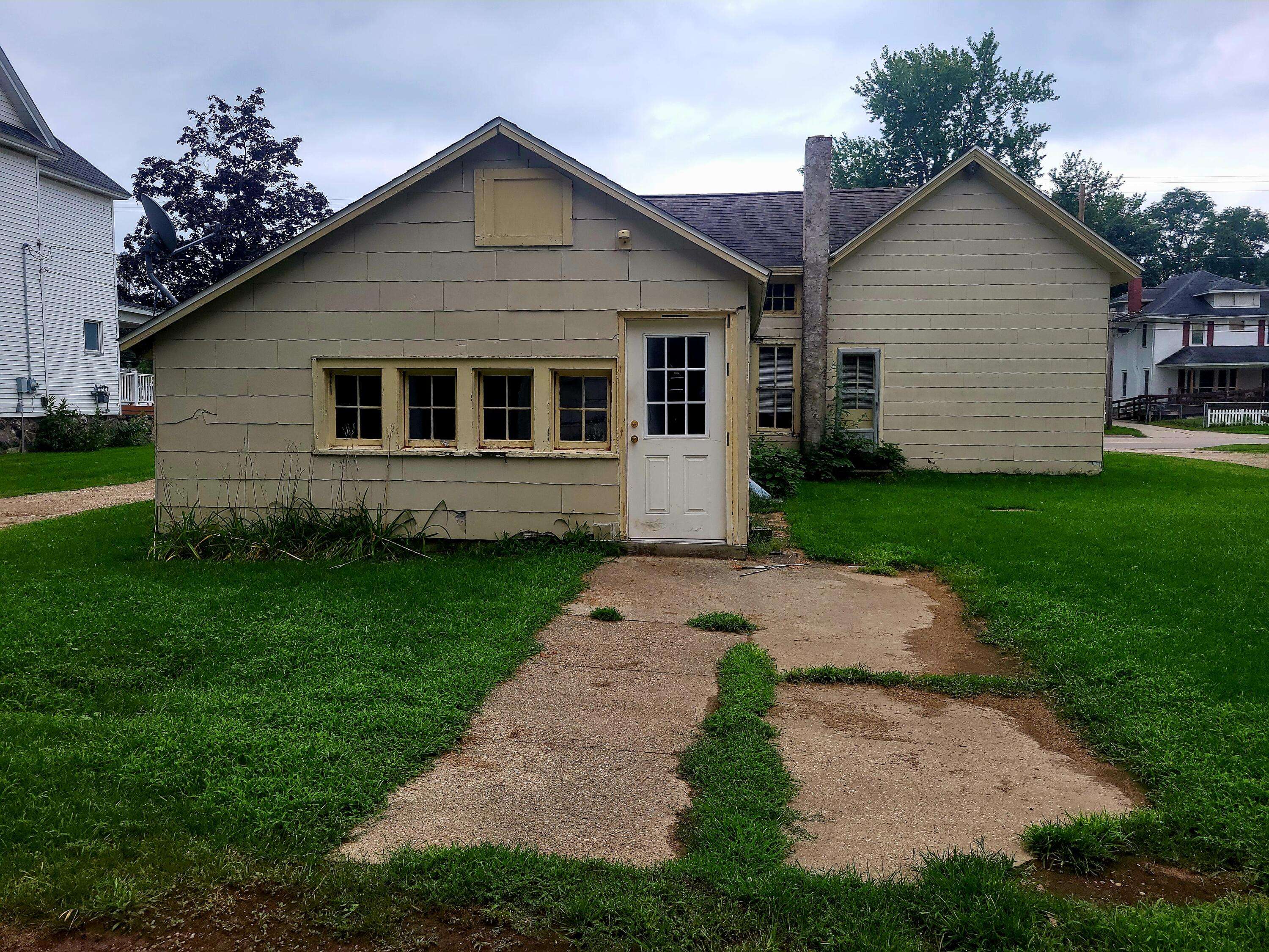 204 W Delaware ST, Decatur Vllg, MI 49045
