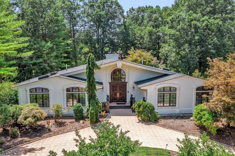 8 Driftwood Drive, Livingston Twp., NJ 07039