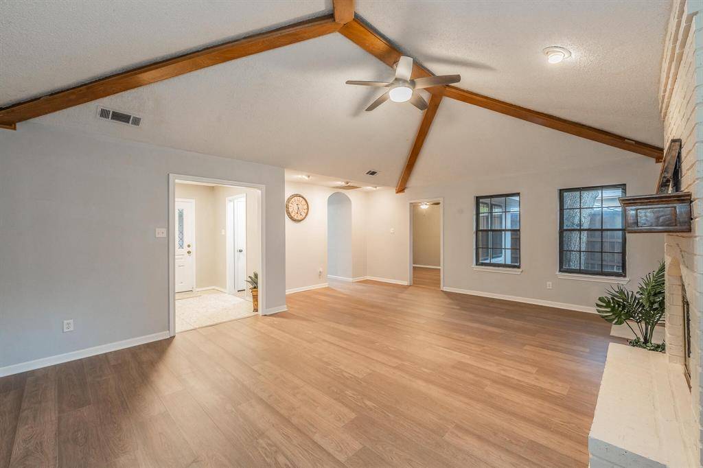 917 Bucknell Drive, Arlington, TX 76012