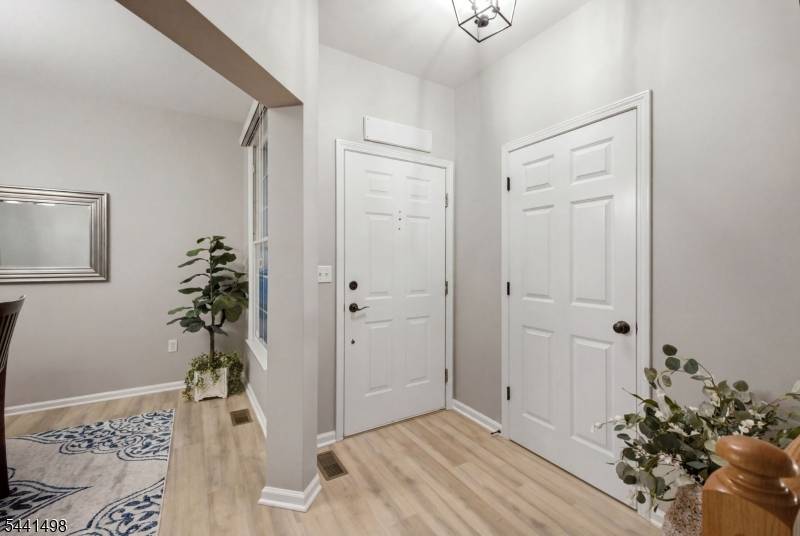 6 Sawgrass Way, Clinton Twp., NJ 08801
