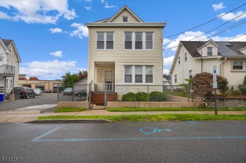 9 Morris Ave, Garfield City, NJ 07026