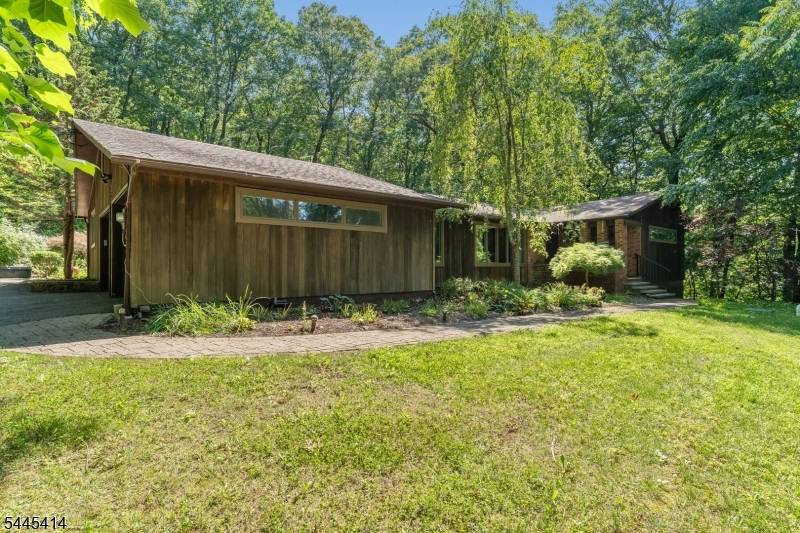 9 Delwood Rd, Chester Twp., NJ 07930