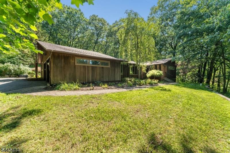 9 Delwood Rd, Chester Twp., NJ 07930