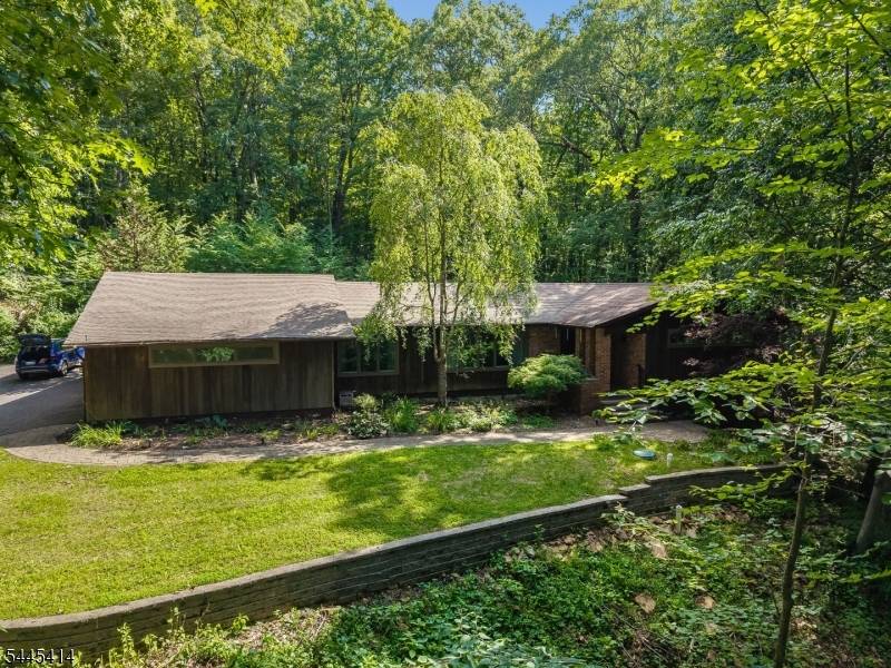9 Delwood Rd, Chester Twp., NJ 07930