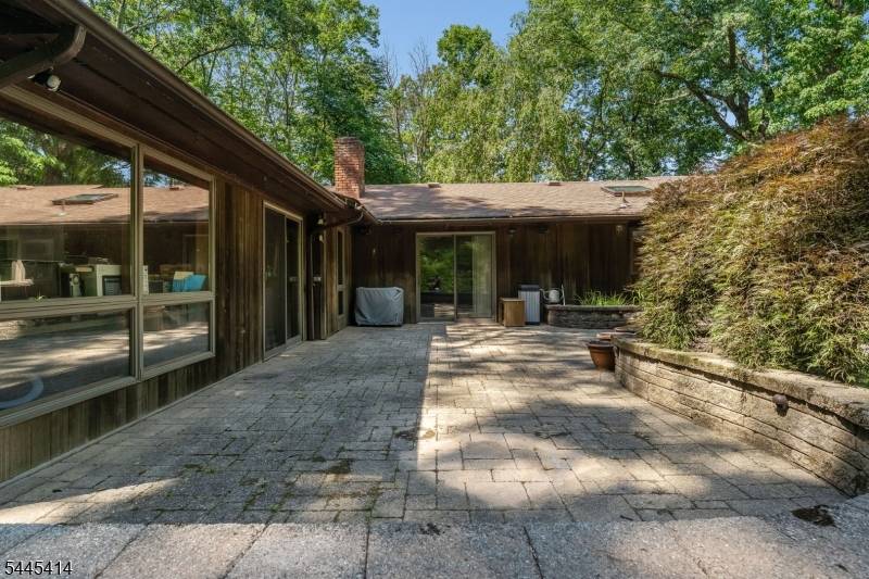 9 Delwood Rd, Chester Twp., NJ 07930