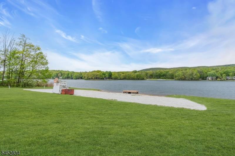 20 Plaza Dr, Hampton Twp., NJ 07860