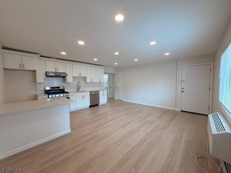 291 Garibaldi Ave, Lodi Boro, NJ 07644