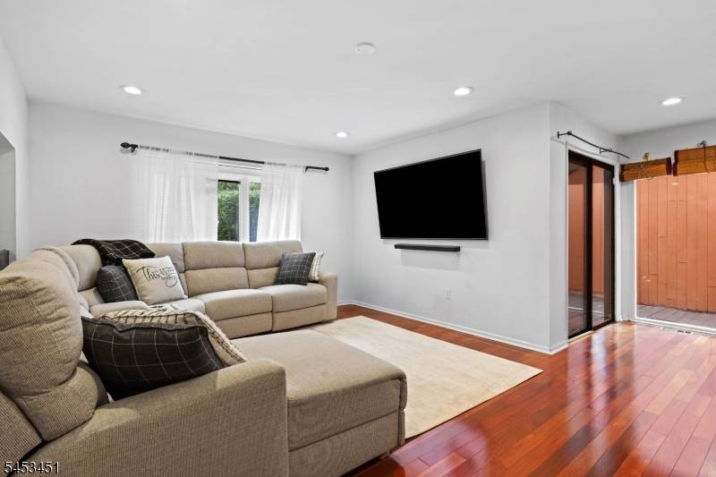 142 Riverbend Dr, North Brunswick Twp., NJ 08902