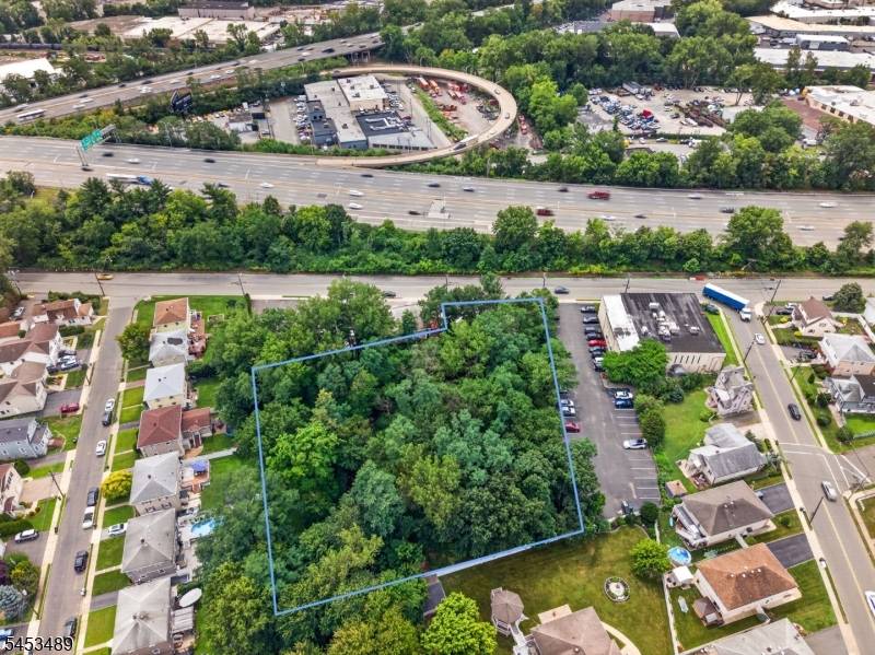 251 Molnar Dr, Elmwood Park Boro, NJ 07407