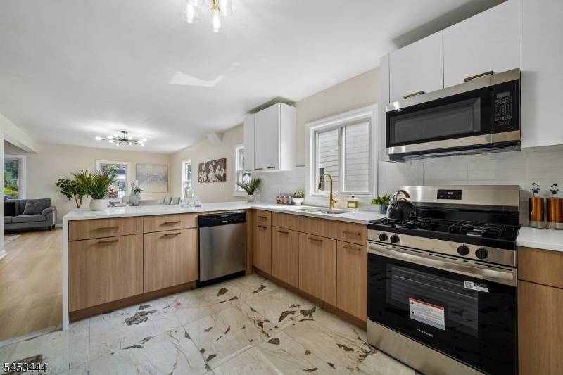 124 Woodruff Pl, Hillside Twp., NJ 07205