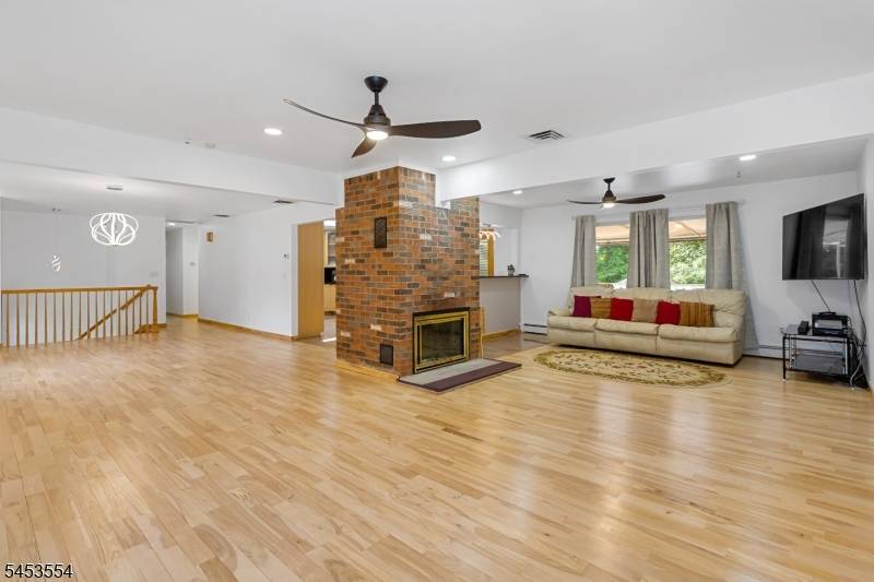 228 Dorothy Dr, North Haledon Boro, NJ 07508