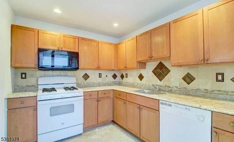 500 Great Beds Ct, Perth Amboy City, NJ 08861