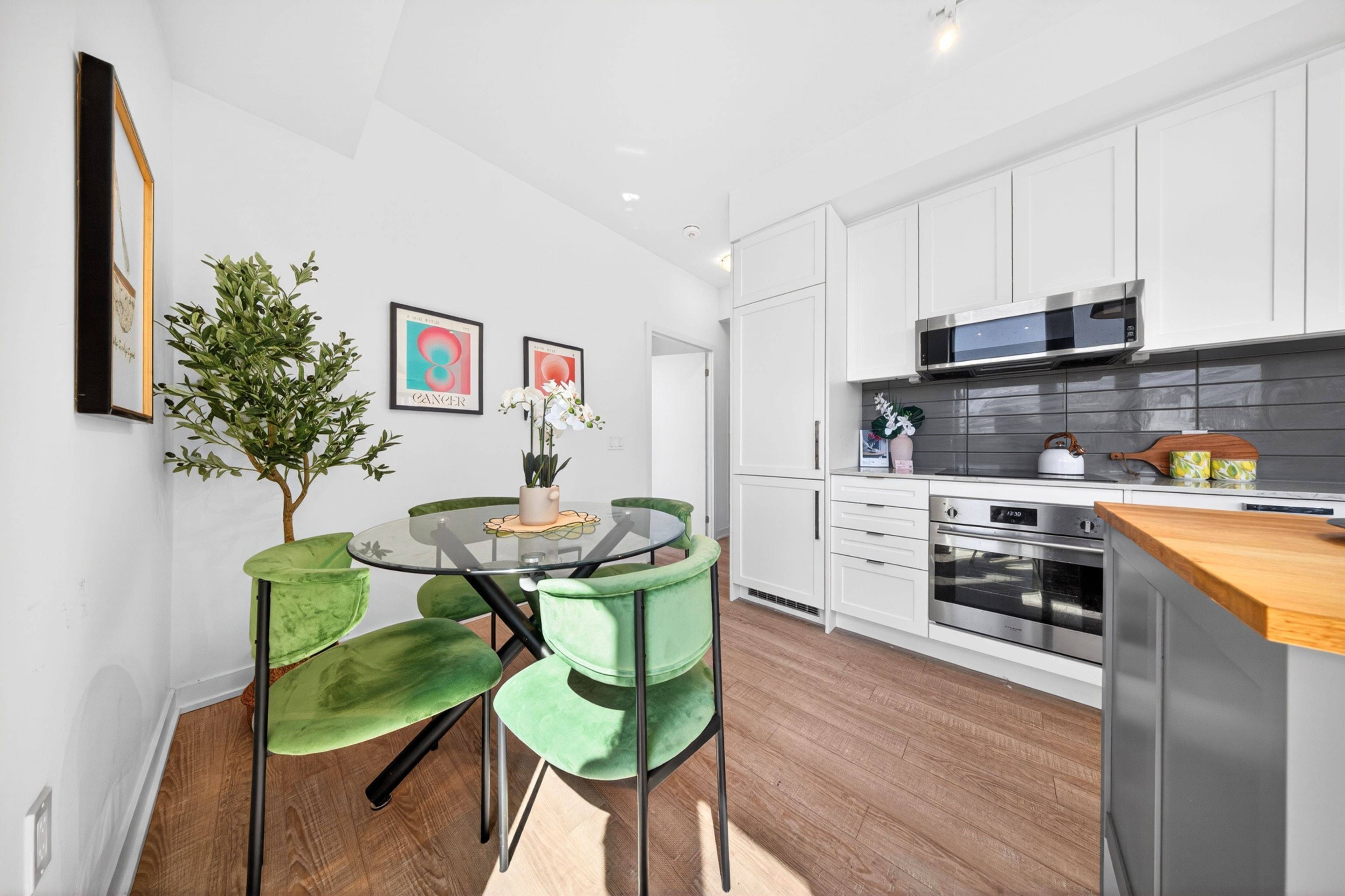 250 Lawrence AVE W #519, Toronto C04, ON M5M 1B1