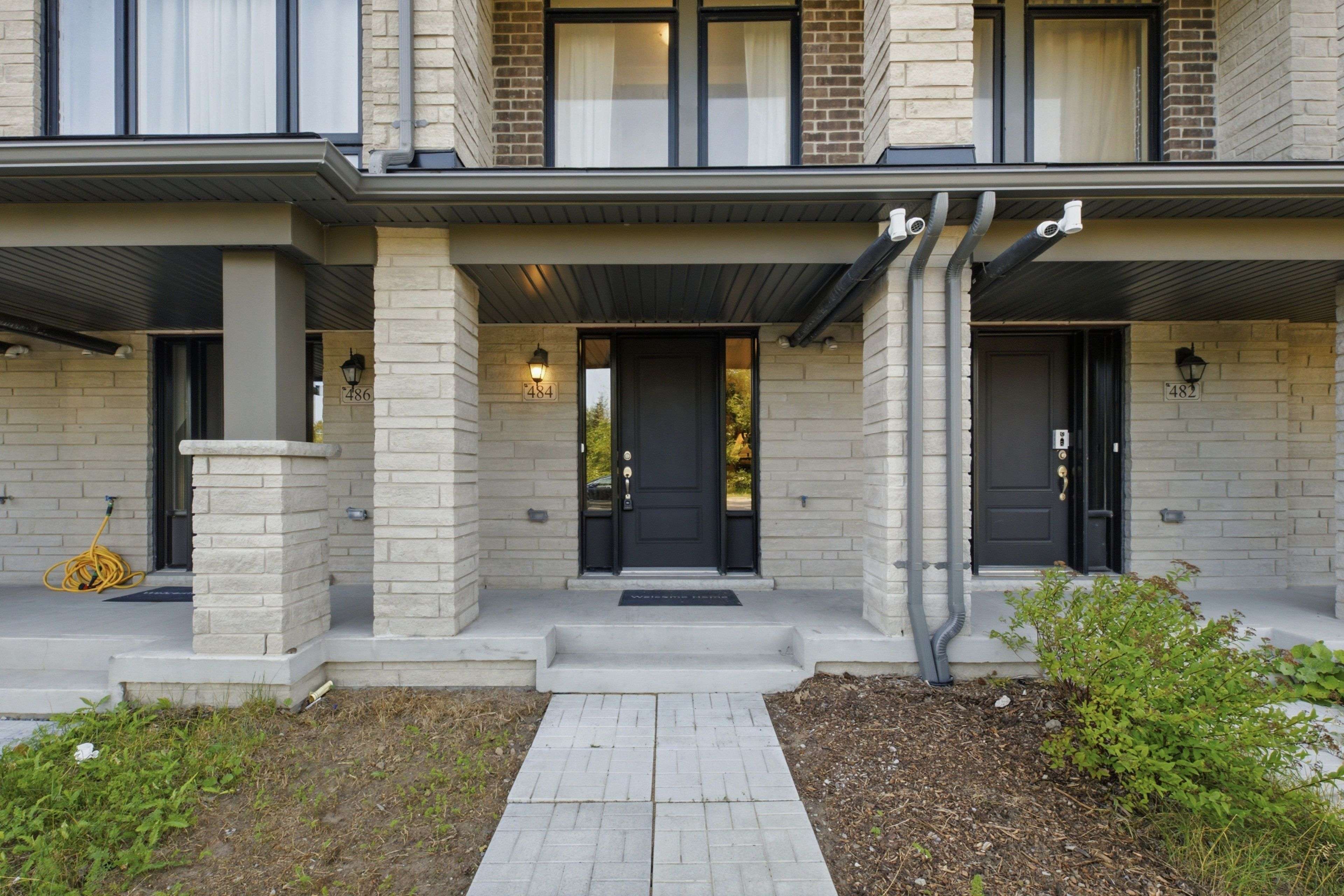 484 Salem RD S, Ajax, ON L1S 0G9