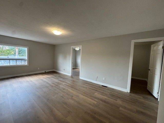 236 Tiffin ST, Barrie, ON L4N 2N4