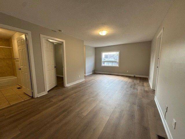 236 Tiffin ST, Barrie, ON L4N 2N4