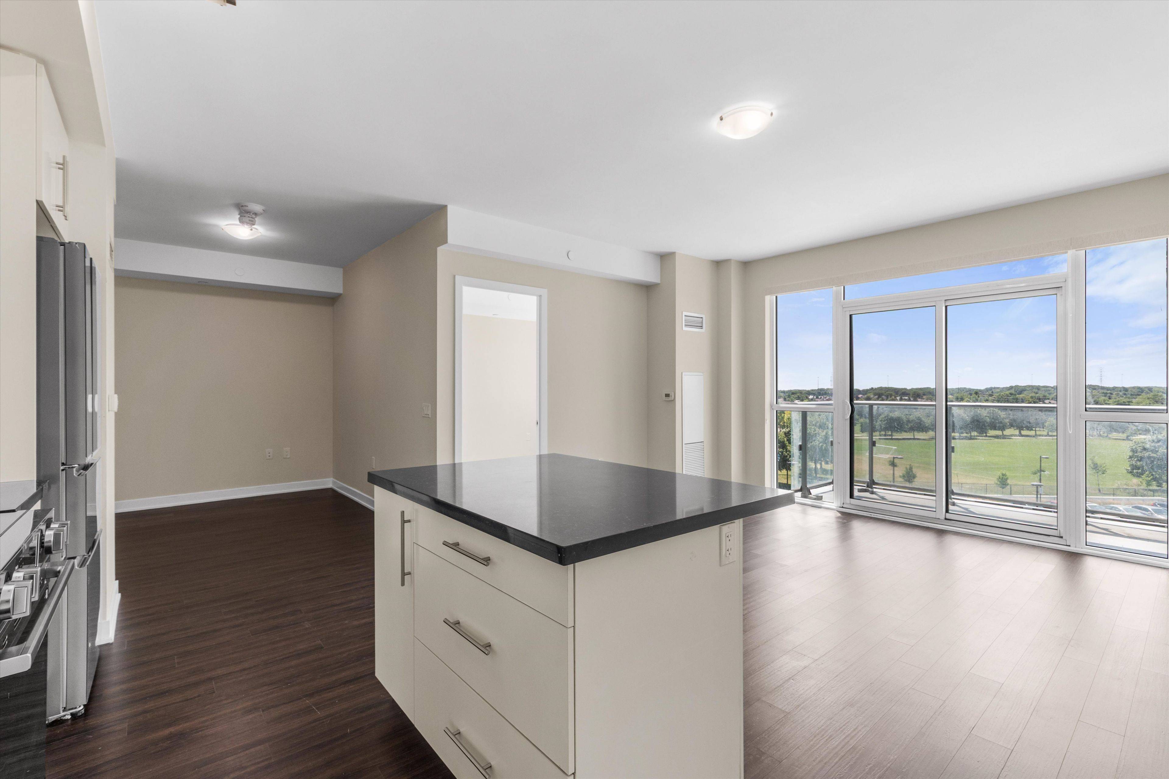 4699 Glen Erin DR #407, Mississauga, ON L5M 2E5