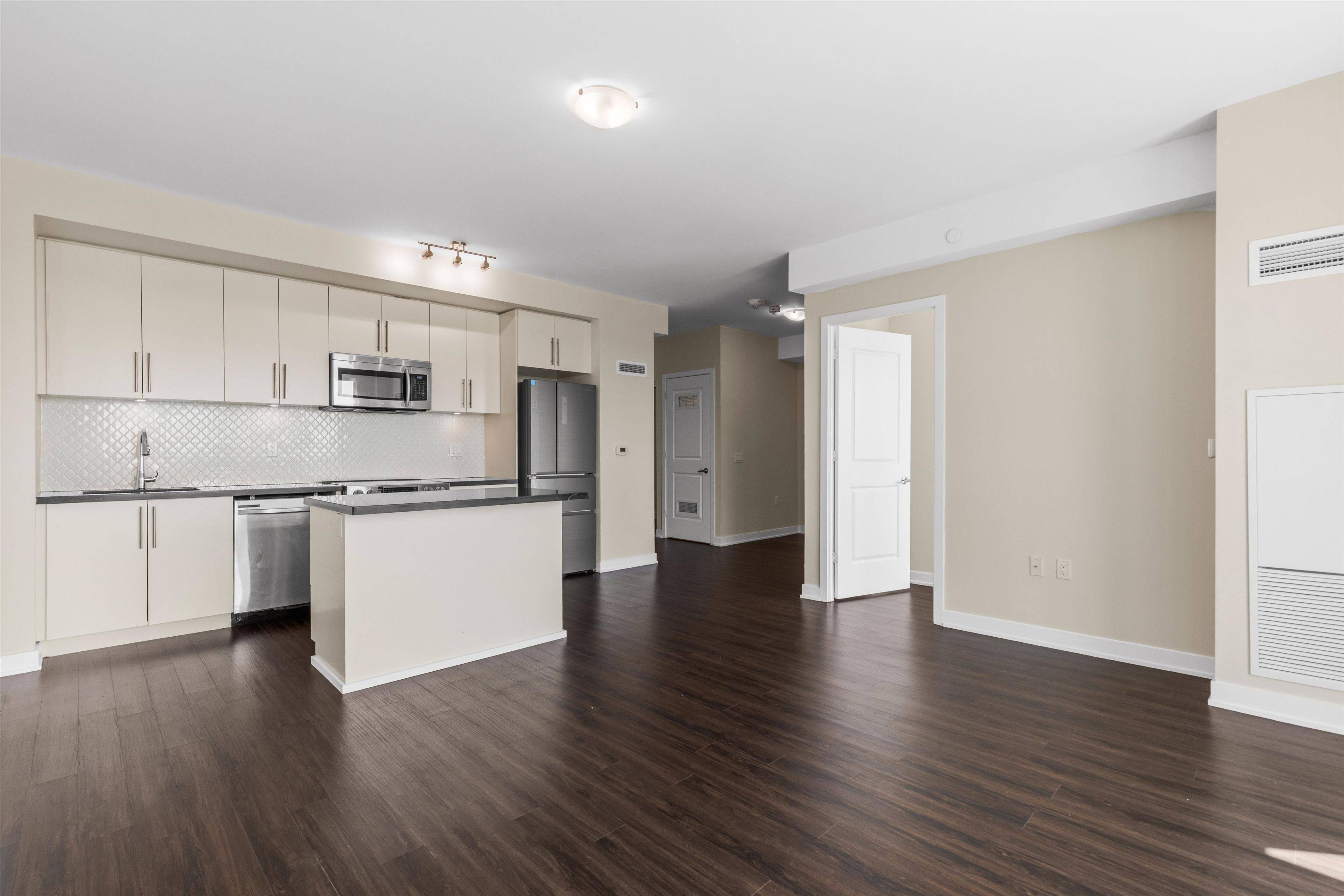 4699 Glen Erin DR #407, Mississauga, ON L5M 2E5