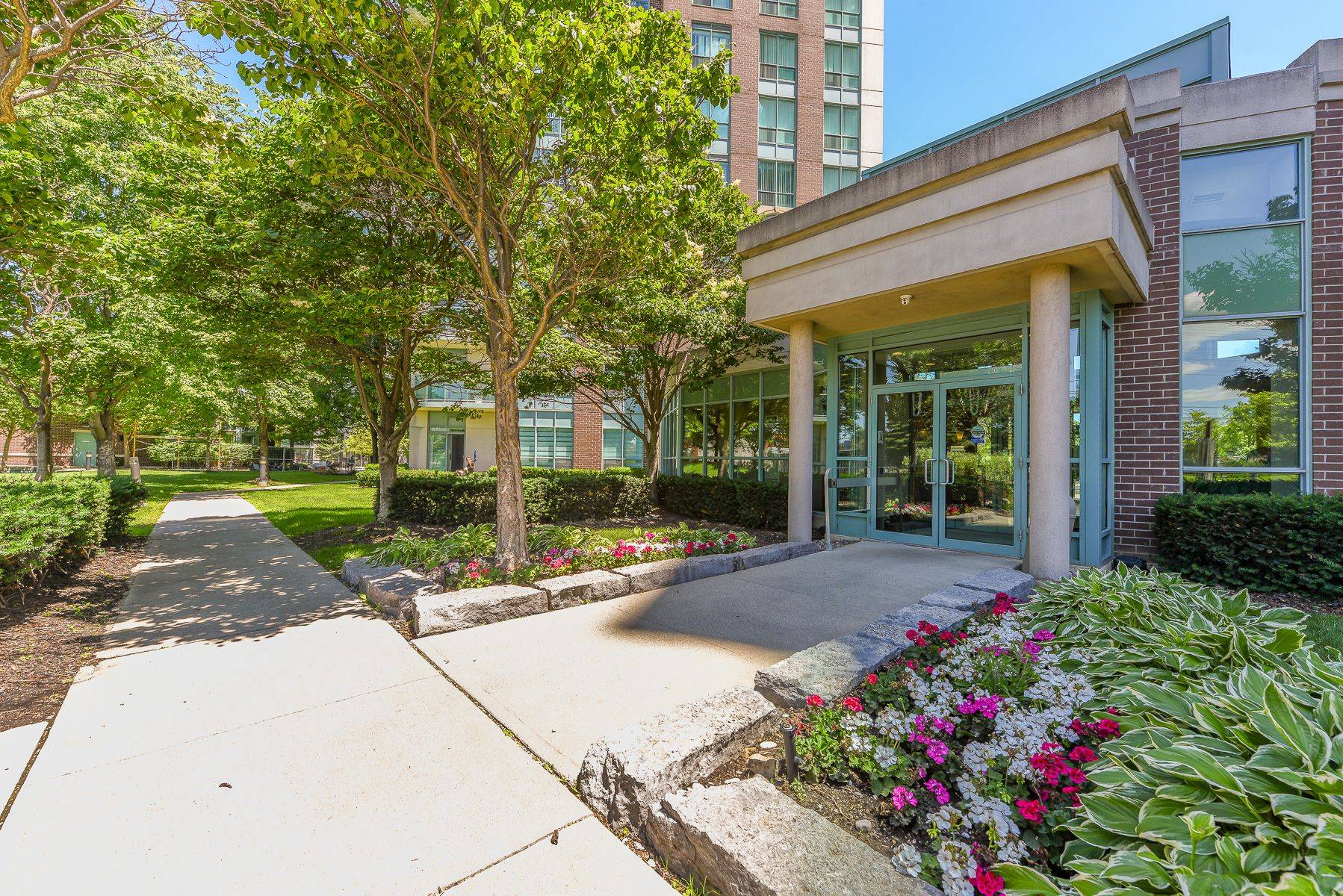4879 Kimbermount AVE #710, Mississauga, ON L5M 7R8