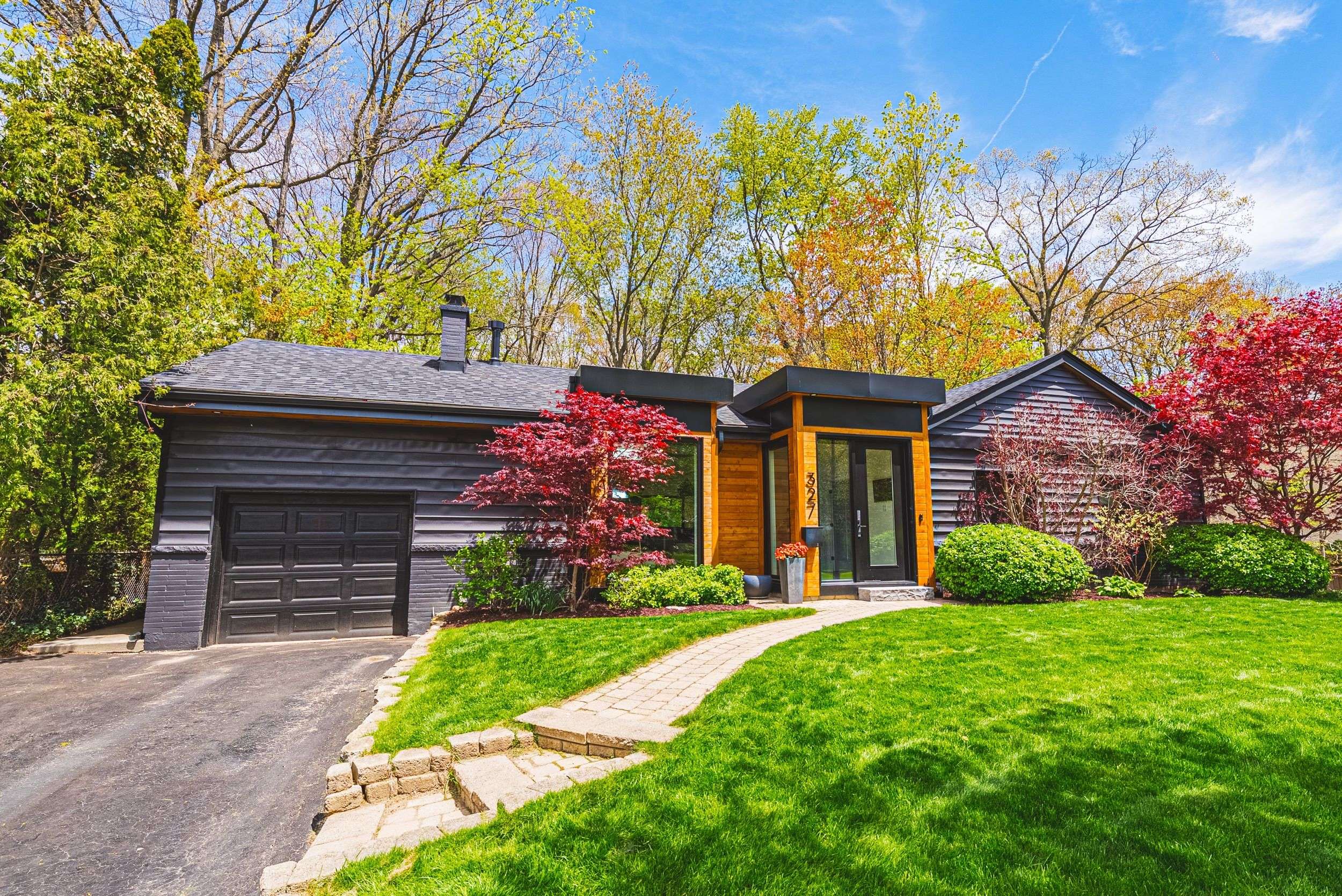 327 Goodram DR, Burlington, ON L7L 2J9