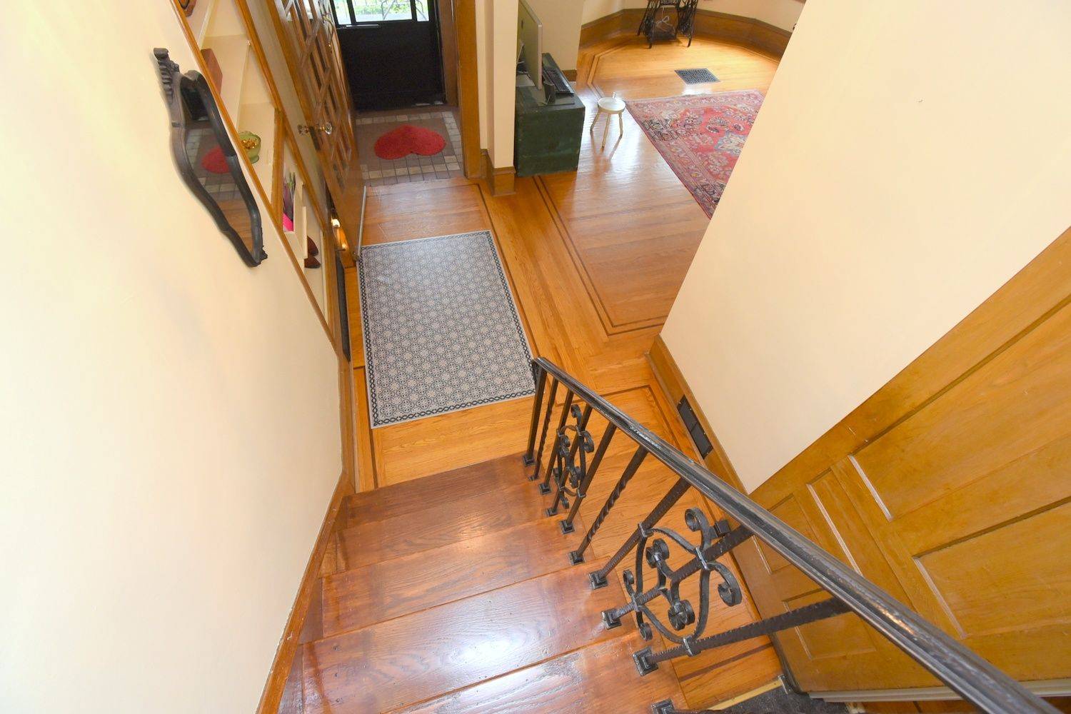 28 St Clair AVE, Hamilton, ON L8M 2N3