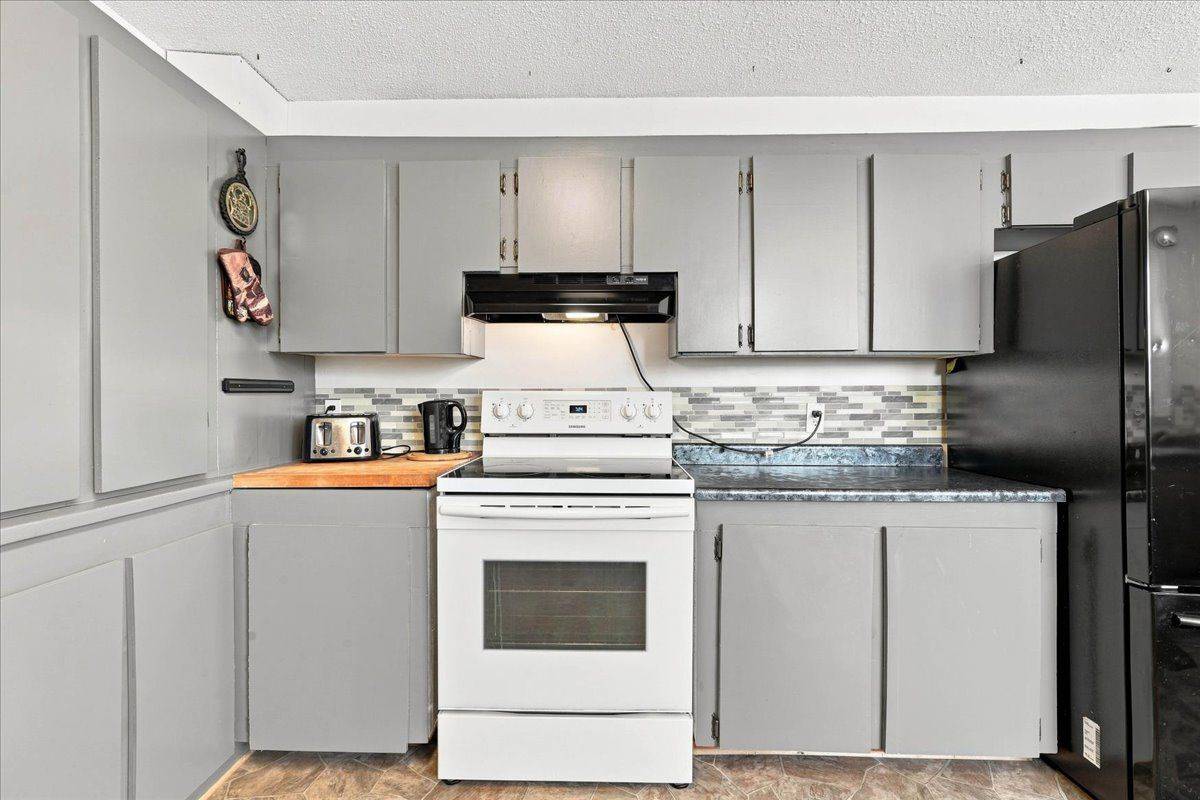 1080 Smith ST, Quinte West, ON K0K 1H0