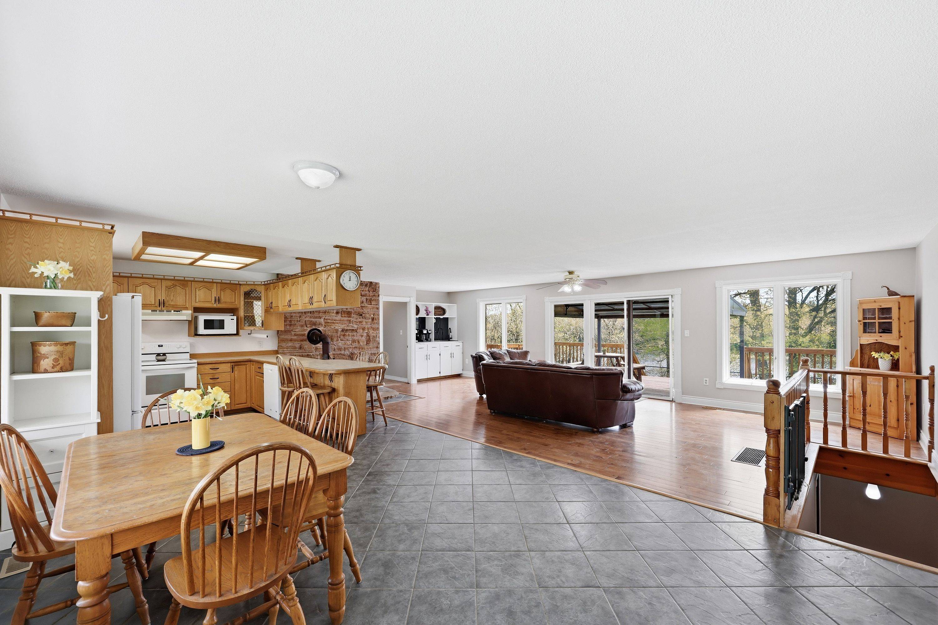 4834 Battersea RD, Frontenac, ON K0H 1H0