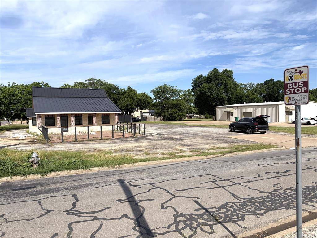 900 N Broughton Street, Sherman, TX 75090