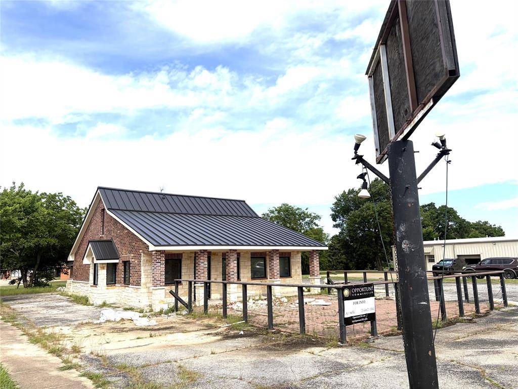 900 N Broughton Street, Sherman, TX 75090