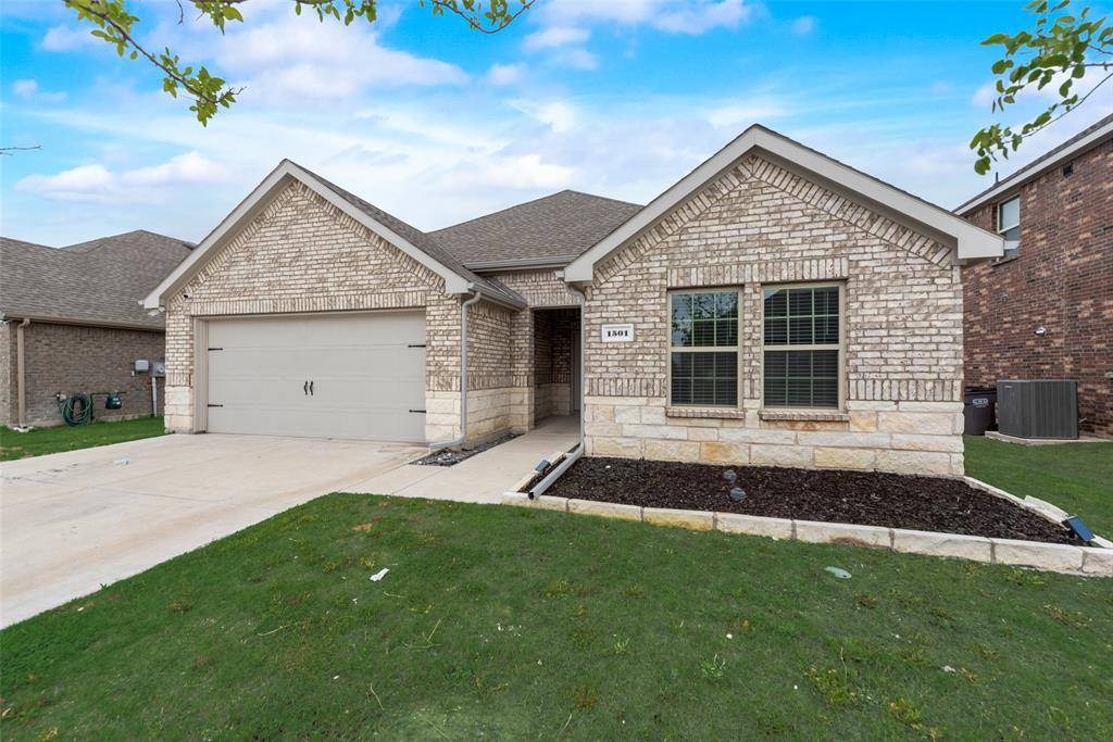 1501 Hidden Bluff Crossing, Princeton, TX 75407