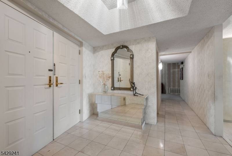 1360 Hamburg Tpke #409, Wayne Twp., NJ 07470