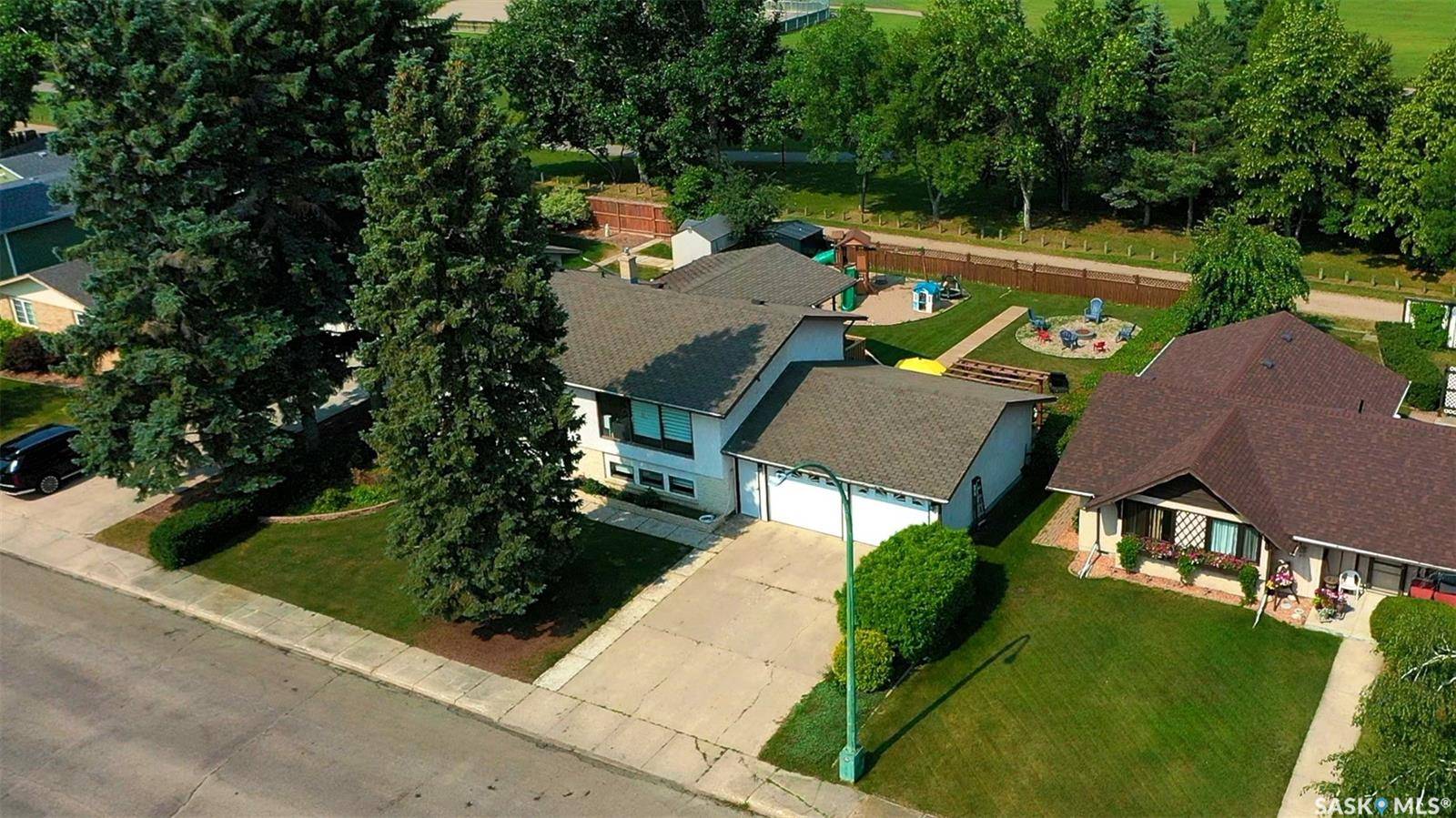 12 Redfield BAY, Yorkton, SK S3N 2P5