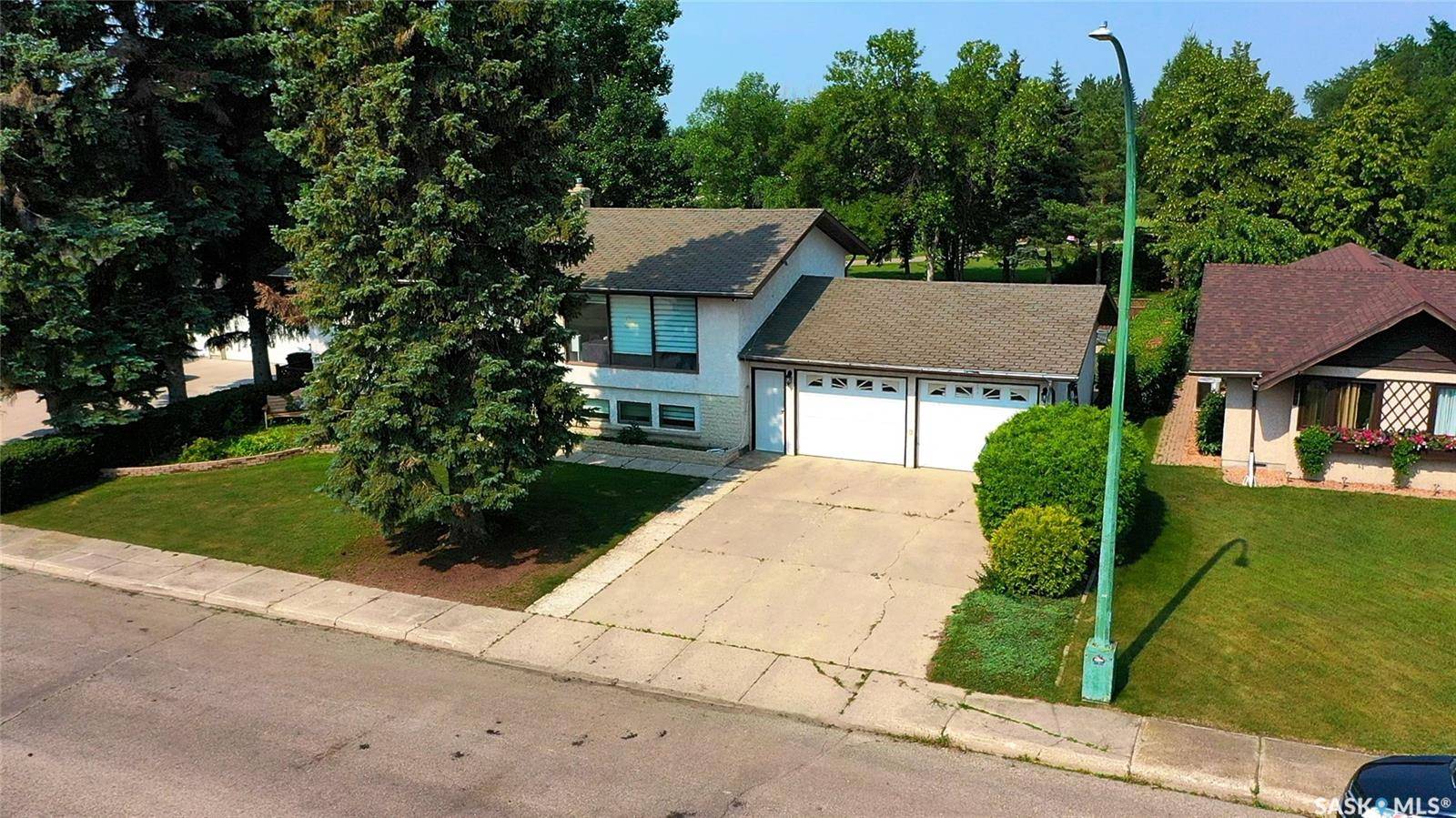 12 Redfield BAY, Yorkton, SK S3N 2P5