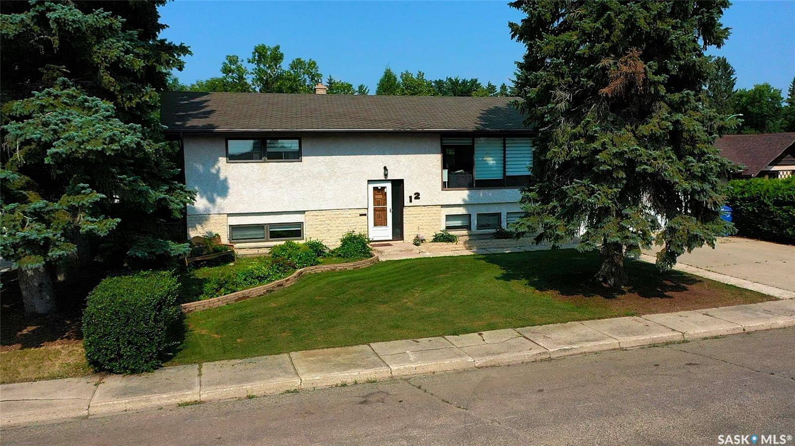 12 Redfield BAY, Yorkton, SK S3N 2P5