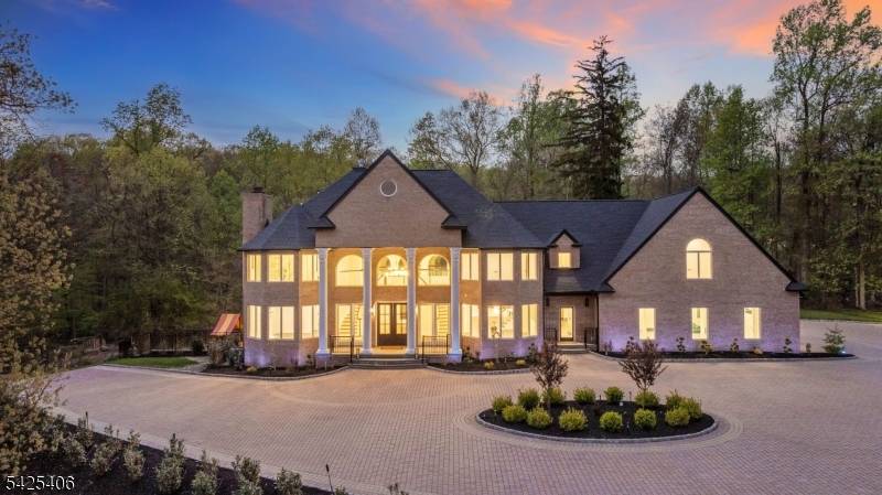 19 Amira Ln, Kinnelon Boro, NJ 07405